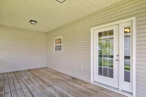 Exterior - 1083 E Daisy Falls Dr, Nixa, MO 65714 photo 3 of 8