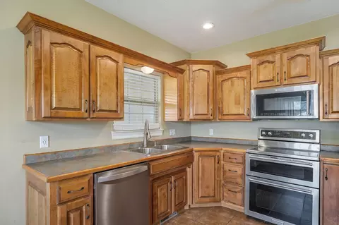 Kitchen - 1083 E Daisy Falls Dr, Nixa, MO 65714 photo 2 of 3