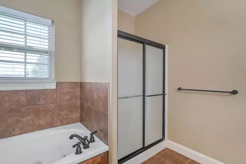 Bath - 1083 E Daisy Falls Dr, Nixa, MO 65714 photo 2 of 5