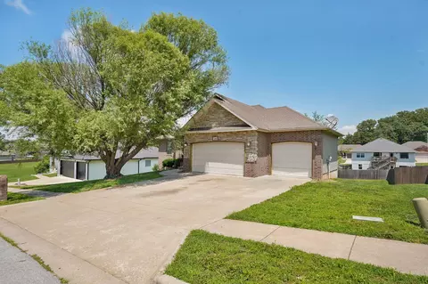Exterior - 1083 E Daisy Falls Dr, Nixa, MO 65714 photo 2 of 8