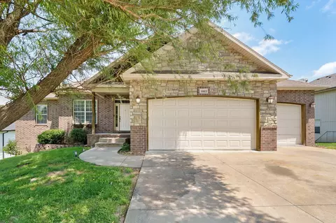1083 E Daisy Falls Dr, Nixa, MO 65714