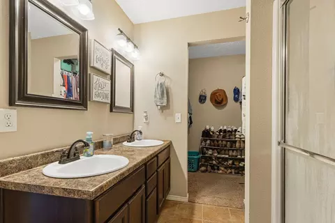 Bath - 4101 N Thistle Dr, Ozark, MO 65721 photo 2 of 3