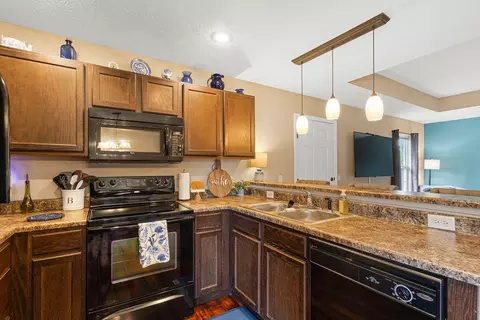 Kitchen - 4101 N Thistle Dr, Ozark, MO 65721 photo 2 of 3