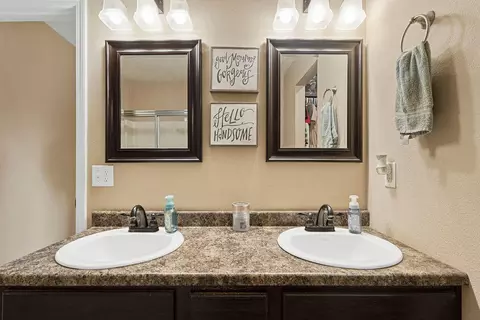 Bath - 4101 N Thistle Dr, Ozark, MO 65721 photo 1 of 3