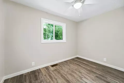 Bedroom - 715 E Springfield St, Aurora, MO 65605 photo 6 of 6