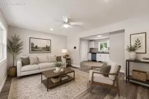 Living - 715 E Springfield St, Aurora, MO 65605 photo 4 of 5
