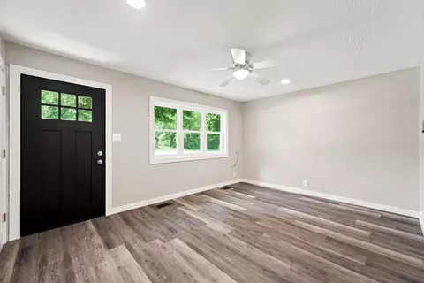 Living - 715 E Springfield St, Aurora, MO 65605 photo 3 of 5