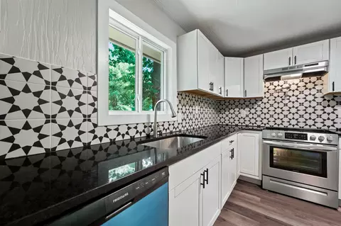 Kitchen - 715 E Springfield St, Aurora, MO 65605 photo 2 of 2