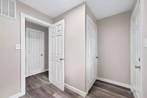 Entry Way - 715 E Springfield St, Aurora, MO 65605 photo 2 of 2