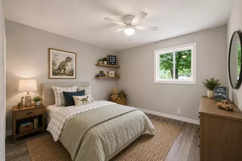 Bedroom - 715 E Springfield St, Aurora, MO 65605 photo 3 of 6