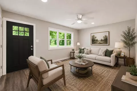 Living - 715 E Springfield St, Aurora, MO 65605 photo 2 of 5