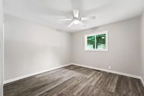 Bedroom - 715 E Springfield St, Aurora, MO 65605 photo 4 of 6