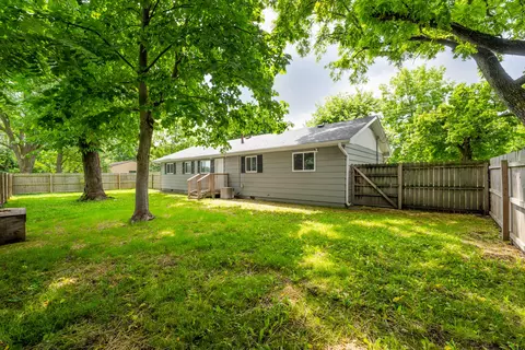 Exterior - 715 E Springfield St, Aurora, MO 65605 photo 2 of 6