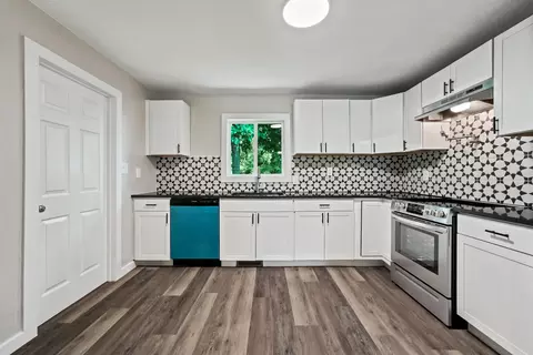 Kitchen - 715 E Springfield St, Aurora, MO 65605 photo 1 of 2