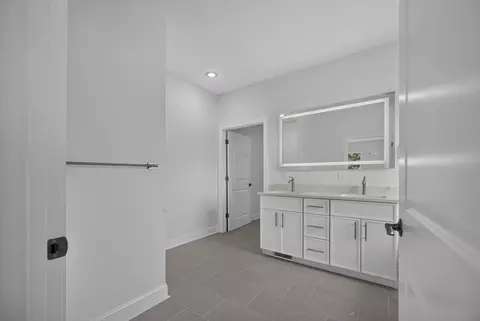 Bath - 845 S Black Sands Ave, Nixa, MO 65714 photo 2 of 8