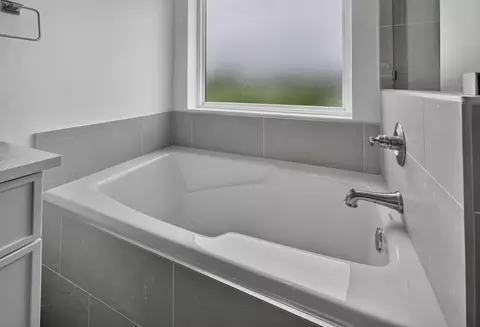 Bath - 845 S Black Sands Ave, Nixa, MO 65714 photo 4 of 8