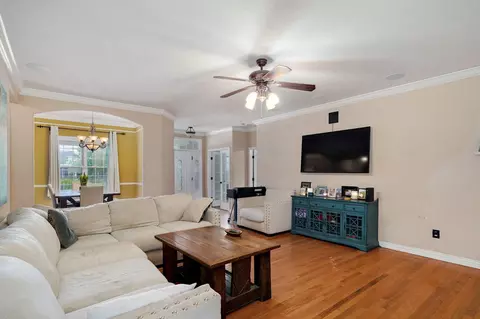 Living - 3862 W Vincent Dr, Springfield, MO 65810 photo 1 of 3