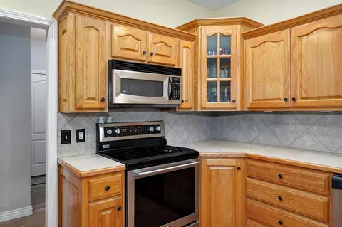 Kitchen - 3862 W Vincent Dr, Springfield, MO 65810 photo 3 of 5