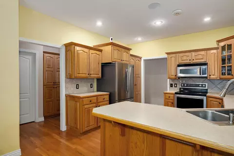 Kitchen - 3862 W Vincent Dr, Springfield, MO 65810 photo 4 of 5