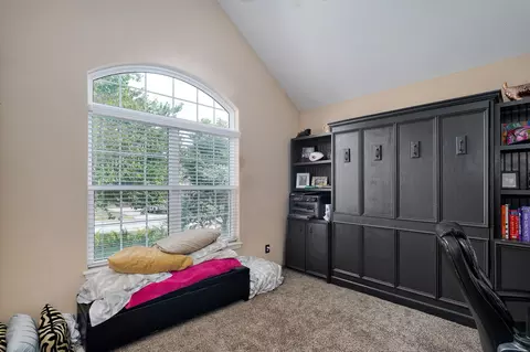 Bedroom - 3862 W Vincent Dr, Springfield, MO 65810 photo 2 of 6