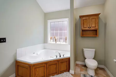 Bath - 3862 W Vincent Dr, Springfield, MO 65810 photo 1 of 3