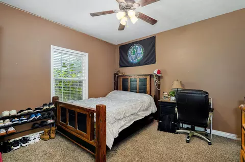 Bedroom - 3862 W Vincent Dr, Springfield, MO 65810 photo 5 of 6