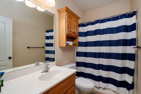 Bath - 3862 W Vincent Dr, Springfield, MO 65810 photo 3 of 3