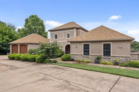 135 N Tuscany Dr, Hollister, MO 65672