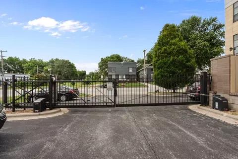 Exterior - 623 W Walnut St UNIT 203, Springfield, MO 65806 photo 2 of 3