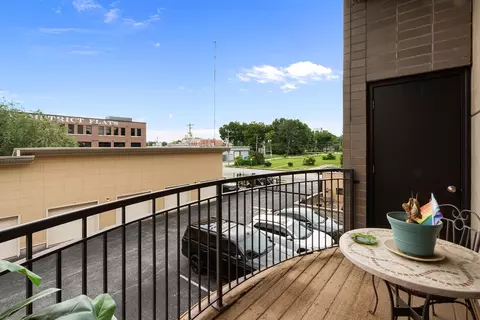 Exterior - 623 W Walnut St UNIT 203, Springfield, MO 65806 photo 1 of 3