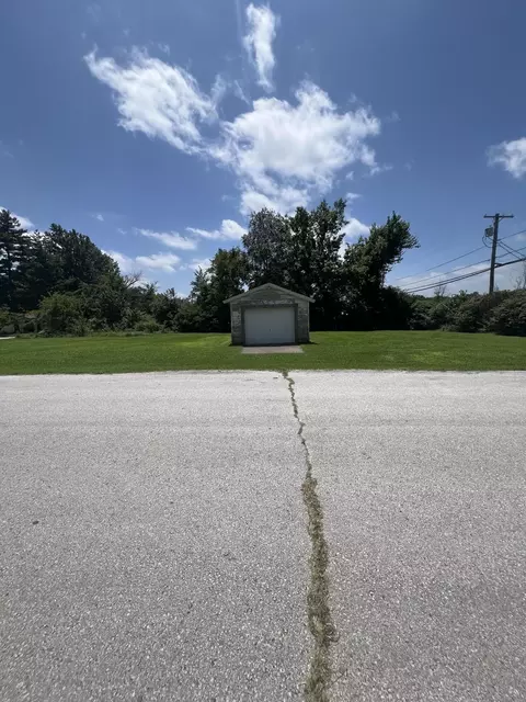 228 Elm St, Aurora, MO 65605