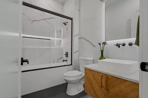 Bath - 4115 E Vintage Point Dr, Springfield, MO 65809 photo 5 of 13