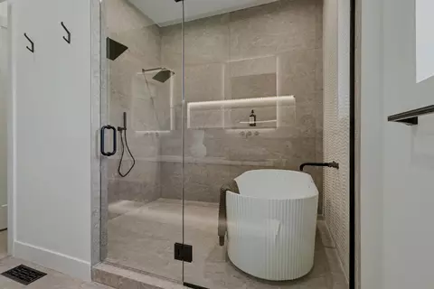 Bath - 4115 E Vintage Point Dr, Springfield, MO 65809 photo 13 of 13