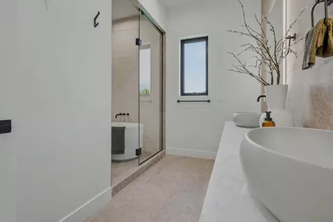 Bath - 4115 E Vintage Point Dr, Springfield, MO 65809 photo 10 of 13