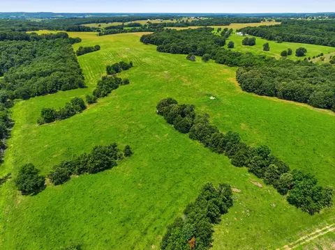 000 Gravel Point Rd #1, Mountain Grove, MO 65711
