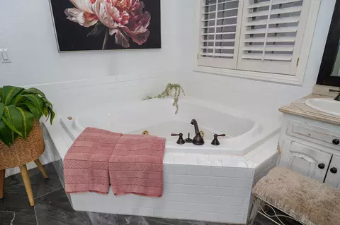 Bath - 4362 E Lori Lei Ct, Springfield, MO 65809 photo 6 of 11
