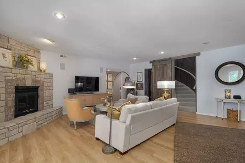 Living - 4362 E Lori Lei Ct, Springfield, MO 65809 photo 8 of 10