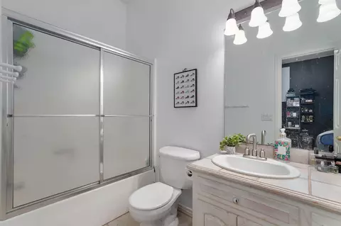 Bath - 4362 E Lori Lei Ct, Springfield, MO 65809 photo 3 of 11