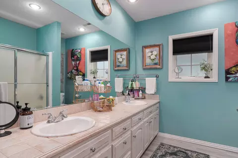 Bath - 4362 E Lori Lei Ct, Springfield, MO 65809 photo 10 of 11