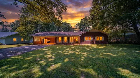 2823 Laurie Dr, West Plains, MO 65775