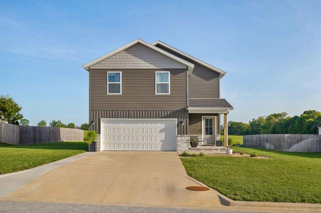 1212 W Holly St, Republic, MO 65738