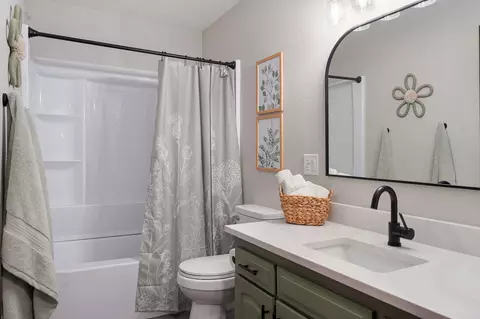 Bath - 23455 Green Shores Dr, Shell Knob, MO 65747 photo 10 of 11