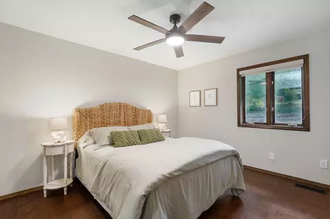 Bedroom - 23455 Green Shores Dr, Shell Knob, MO 65747 photo 6 of 8