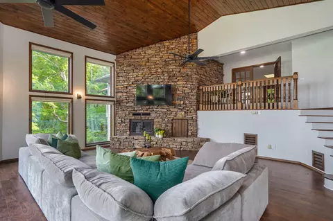 Living - 23455 Green Shores Dr, Shell Knob, MO 65747 photo 4 of 10