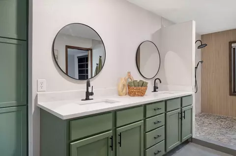 Bath - 23455 Green Shores Dr, Shell Knob, MO 65747 photo 7 of 11