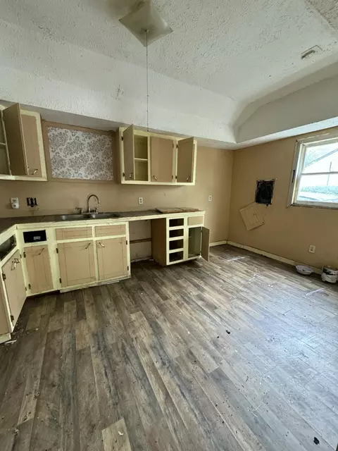 910 S Newton Ave, Springfield, MO 65806 photo 4