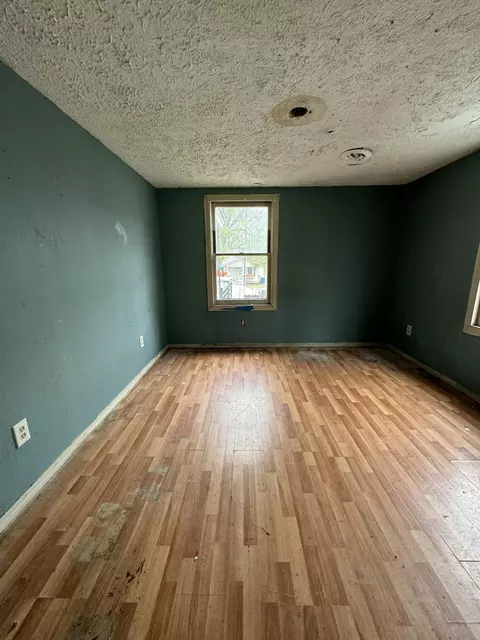 910 S Newton Ave, Springfield, MO 65806 photo 2