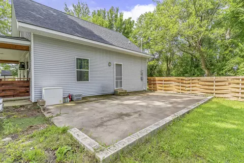 Exterior - 1825 N Burton Ave, Springfield, MO 65803 photo 4 of 7