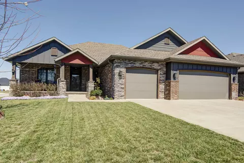 Exterior - 921 E Thorndale Dr, Nixa, MO 65714 photo 2 of 11