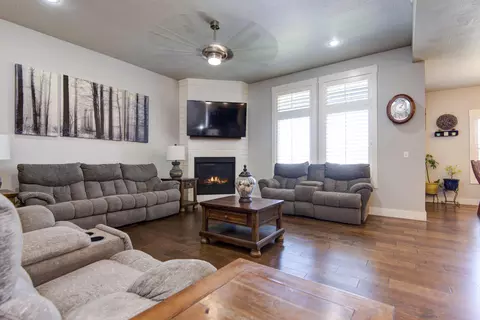 Living - 921 E Thorndale Dr, Nixa, MO 65714 photo 1 of 2